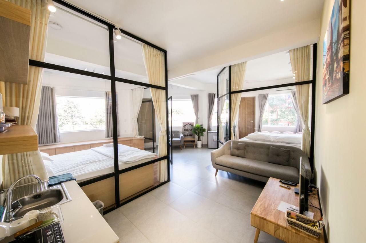 The Wooden Apartments - In The Heart Of Ben Thanh Хошимин Номер фото